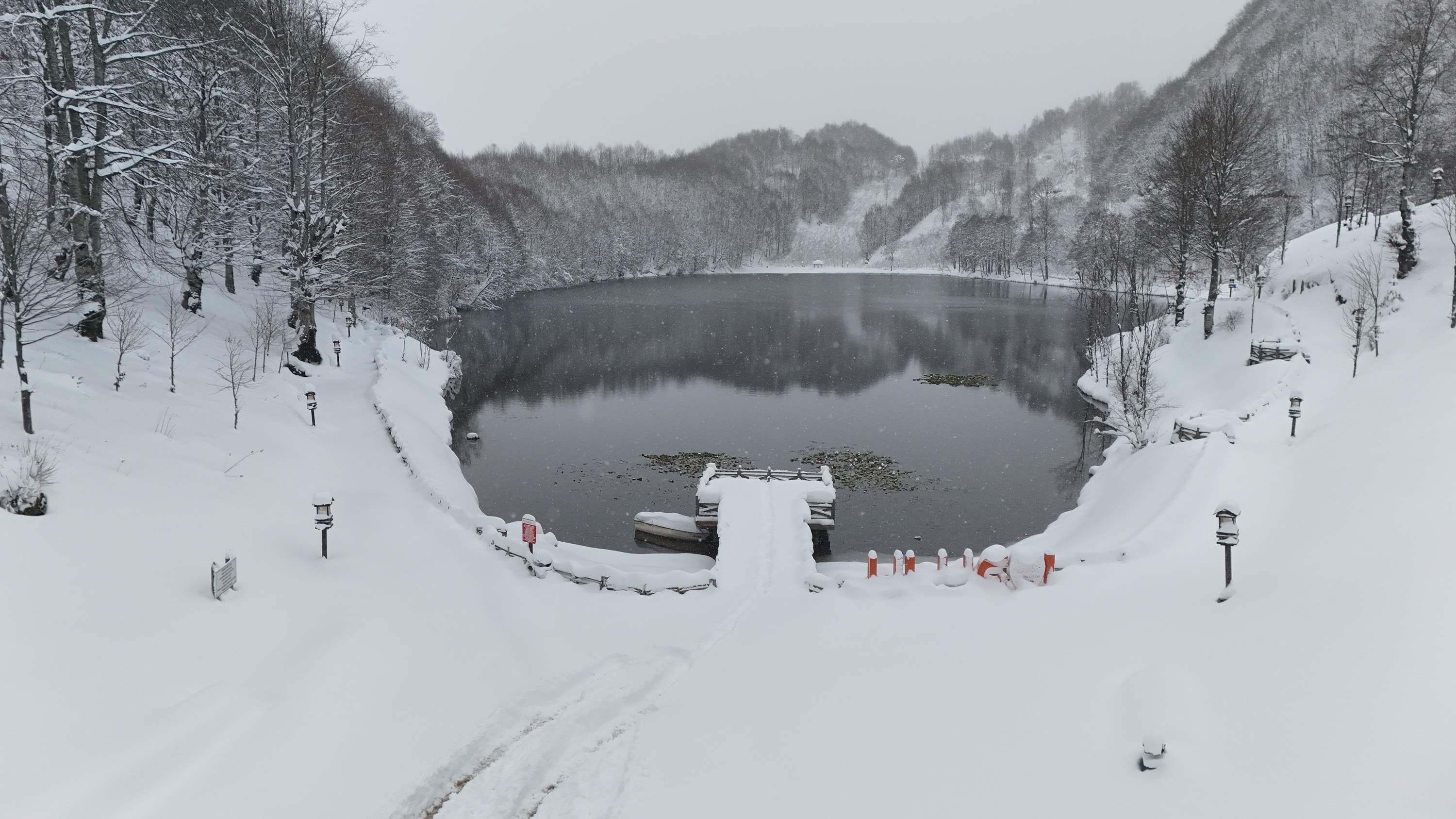 ULUGÖL BEYAZ GELİNLİĞİNİ GİYDİ